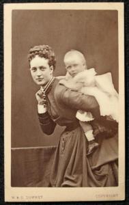 Ritratto di famiglia - Alessandra di Danimarca principessa del Galles con un figlio