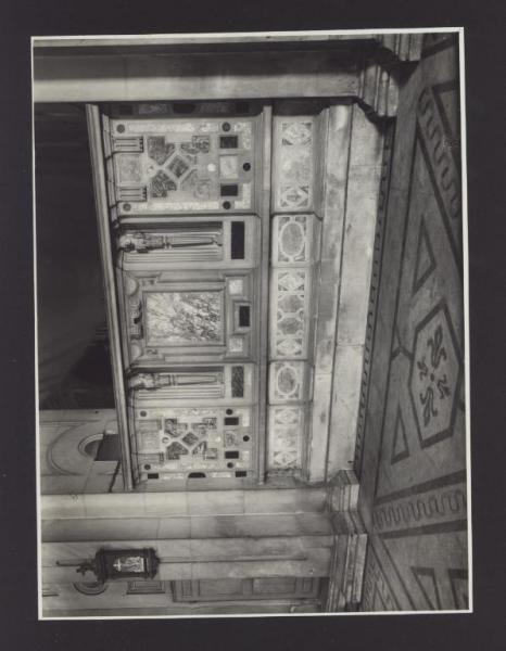 Milano - Chiesa di S. Celso. Transenna di pluteo in marmo intagliato, particolare.