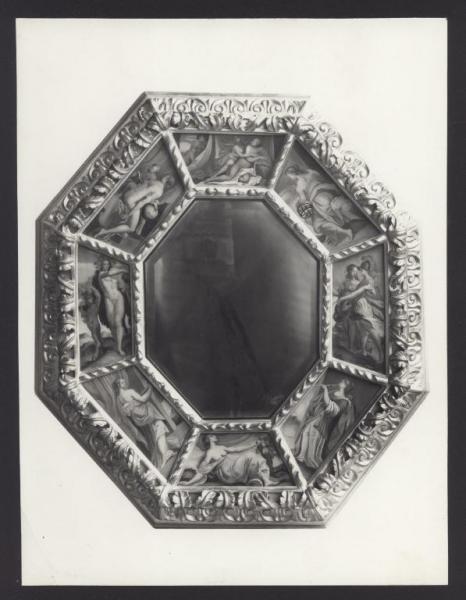 Milano - Raccolta Principessa Soragna. Specchio con cornice in legno intagliato e pannelli dipinti (XVI sec.).