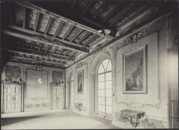Affori - Villa Litta Modignani. Interno di un salone.