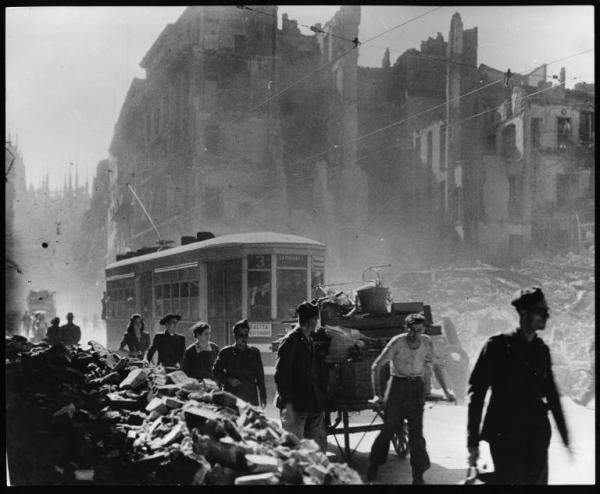 Milano - Rovine dopo i bombardamenti del 1943