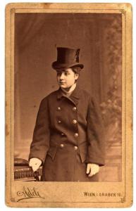 Ritratto maschile - Giovane con redingotte e cappello a tuba
