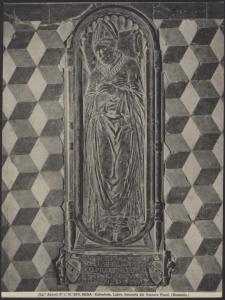 Siena - Duomo. Donatello, lastra tombale del vescovo Giovanni Pecci, rilievo in bronzo (1426).