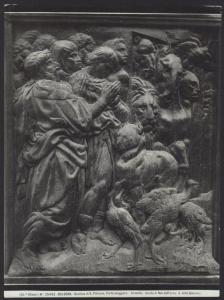 Bologna - Basilica di S. Petronio. Portale centrale, Jacopo della Quercia, Uscita dall'arca, formella, bassorilievo in bronzo.