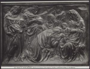 Bologna - Basilica di S. Petronio. Portale centrale, Jacopo della Quercia, Adorazione dei Magi, formella, bassorilievo in bronzo.