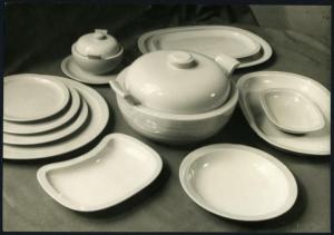 Milano - VI Triennale d'Arte. Servizio di piatti in ceramica della Richard Ginori.