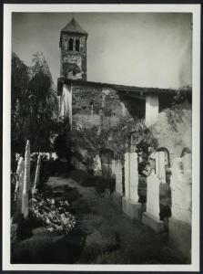 Sillavengo - Chiesa di Santa Maria Vetera. Veduta della chiesa e del campanile dal cimitero.