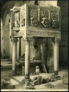 Torre de' Passeri - Abbazia di S. Clemente a Casauria. Giacomo da Popoli, ambone, marmo intagliato.