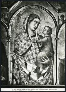 Arezzo - Pieve di Santa Maria. Pietro Lorenzetti, Madonna con Bambino, particolare del polittico dell'altare maggiore, tempera su tavola (1320).