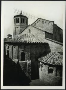 Acqui Terme - Basilica di San Pietro. Esterno, veduta delle absidi.