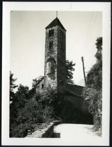 Masera - Chiesa di S. Abbondio. Veduta del campanile dalla strada.