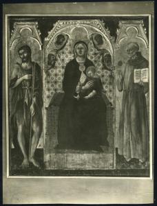 Siena - Museo diocesano di Arte Sacra. Bartolomeo Bulgarini, Madonna con Bambino, angeli e due santi, tempera su tavola (metà XIV sec.).