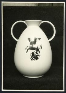 Milano - VI Triennale d'Arte. Guido Andloviz, vaso con due anse in ceramica decorata della Società Ceramica Italiana Laveno.