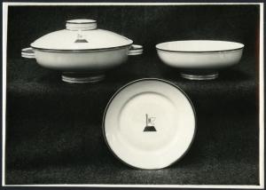 Milano - VI Triennale d'Arte. Servizio da tavola di tre pezzi in ceramica della Società Ceramica Italiana Laveno.