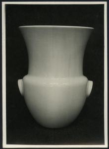 Milano - VI Triennale d'Arte. Guido Andloviz, vaso in ceramica della Società Ceramica Italiana Laveno.