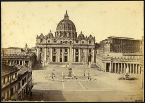 Città del Vaticano - Piazza San Pietro. Veduta dell'obelisco al centro della piazza e della Basilica di San Pietro.