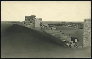 Leptis Magna. Resti del Palazzo Imperiale che emergono dalle dune di sabbia.