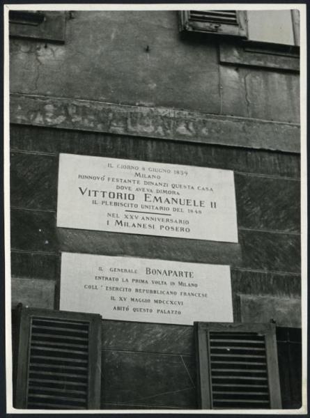Milano - Corso Venezia 16. Lapidi commemorative del Plebiscito del 1848 e di Napoleone Bonaparte.