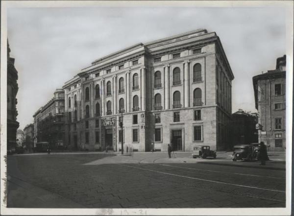 Milano - Piazza Missori - Palazzo dell'Istituto Nazionale di Previdenza Sociale