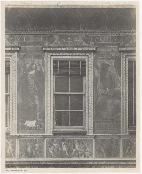 Affreschi - Divinità e angeli - Giovanni Pietro de¿ Castoldi (già attr. a Bernardino Luini) - Milano - Via Bigli 11- Palazzo Bigli - Cortile