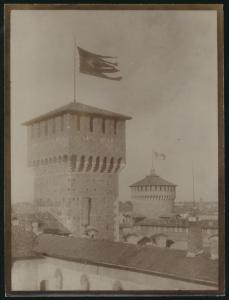 Milano - Castello Sforzesco - Torre di Bona di Savoia e Torrione est del Carmine