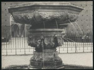 Scultura - Fontana Sforzesca (copia) nella Corte Ducale del Castello Sforzesco