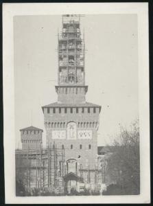 Milano - Castello Sforzesco - Torre Umberto I, detta del Filarete, in costruzione - Cantiere