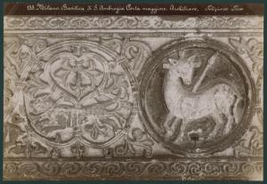 Rilievo - Agnus Dei, decorazioni zoomorfe e fitomorfe - Milano - Basilica di Sant'Ambrogio - Nartece - Architrave del portale centrale