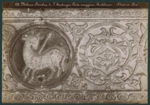 Rilievo - Agnus Dei e decorazioni fitomorfe - Milano - Basilica di Sant'Ambrogio - Nartece - Architrave del portale centrale