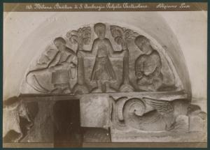 Rilievo - Allegoria del mese di giugno o lugliuo e aprile (?) e animale fantastico - Milano - Basilica di Sant'Ambrogio - Pulpito