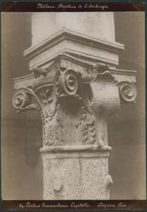 Scultura - Capitello - Decorazioni fitomorfe - Milano - Basilica di Sant'Ambrogio - Portico della Canonica (Portico del Bramante)