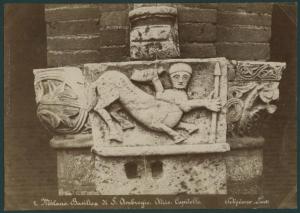 Scultura - Capitello romanico - Centauro e decorazioni fitomorfe - Milano - Basilica di Sant'Ambrogio - Atrio