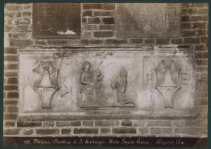 Scultura - Lapide sepolcrale - Lapide Ciocca ed epigrafi - Milano - Basilica di Sant'Ambrogio - Atrio
