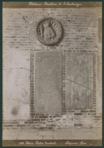 Scultura - Lastre tombali e rilievo - Figure di religiosi - Milano - Basilica di Sant'Ambrogio - Atrio