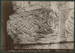 Scultura - Capitello romanico - Decorazioni fitomorfe - Basilica di Sant'Ambrogio - Atrio