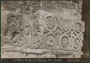 Scultura - Capitello romanico - Decorazioni fitomorfe - Milano - Basilica di Sant'Ambrogio - Atrio