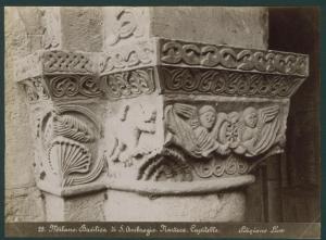 Scultura - Capitello romanico - Coppia di angeli con ruota, decorazioni fitomorfe e zoomorfe - Milano - Basilica di Sant'Ambrogio - Nartece