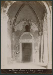 Milano - Basilica di Sant'Ambrogio - Nartece - Portale minore sinistro
