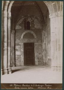 Milano - Basilica di Sant'Ambrogio - Nartece - Portale minore destro