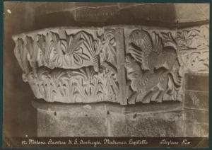 Scultura - Capitello romanico - Decorazioni fitomorfe e coppia di animali - Milano - Basilica di Sant'Ambrogio - Matroneo