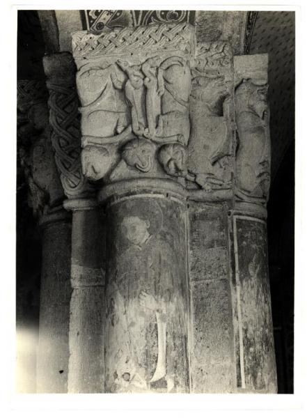 Rivolta d'Adda - Prepositurale - Capitelli e colonne, particolare della decorazione scultorea e pittorica