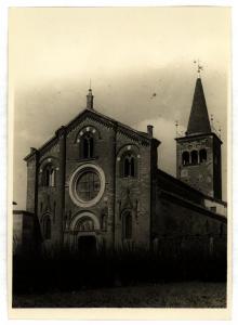 Viboldone - Abbazia - Veduta della facciata col campanile