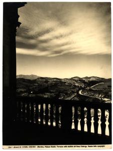Urbino - Palazzo Ducale - Veduta della campagna dalla terrazza dello studiolo del Duca Federigo