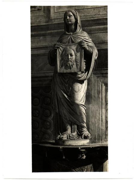 Pavia - Certosa - Transetto (?), statua di S. Veronica