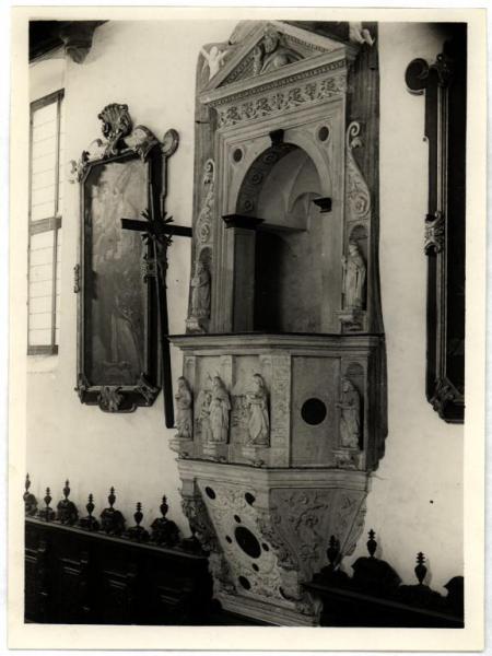 Pavia - Certosa - Refettorio dei monaci, Stefano da Sesto (scuola), pergamo in marmo (inizi sec - XVI)