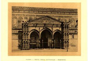 Palermo - Duomo - Veduta frontale del portale quattrocentesco del lato destro