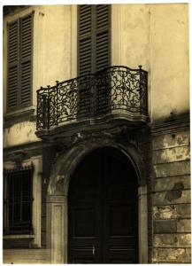 Milano - balcone in ferro battuto settecentesco della casa in via S. Andrea 4