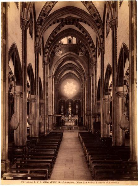 Vercelli - Basilica di S. Andrea - Veduta della navata centrale