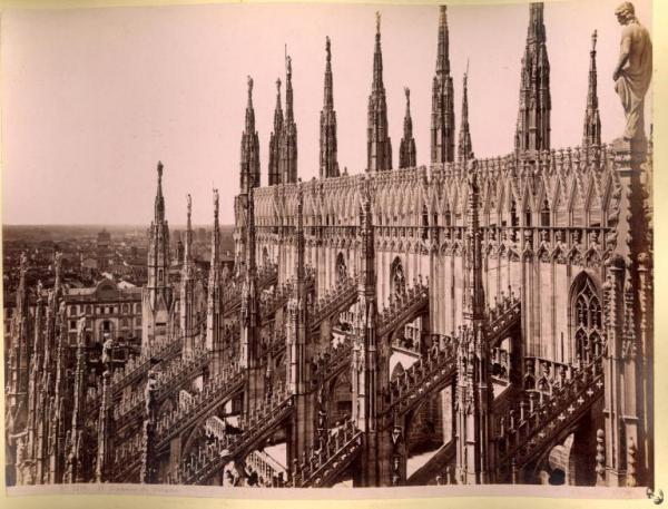Milano - Duomo - Contrafforti e guglie