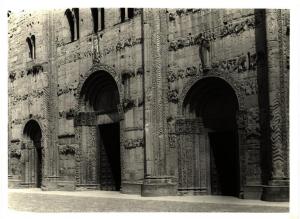 Pavia - Basilica di S. Michele - Veduta di scorcio della facciata